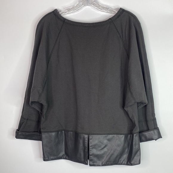 Mur Mur Anthropologie Grey Faux Leather Trim Top Size Medium - Picture 2 of 4